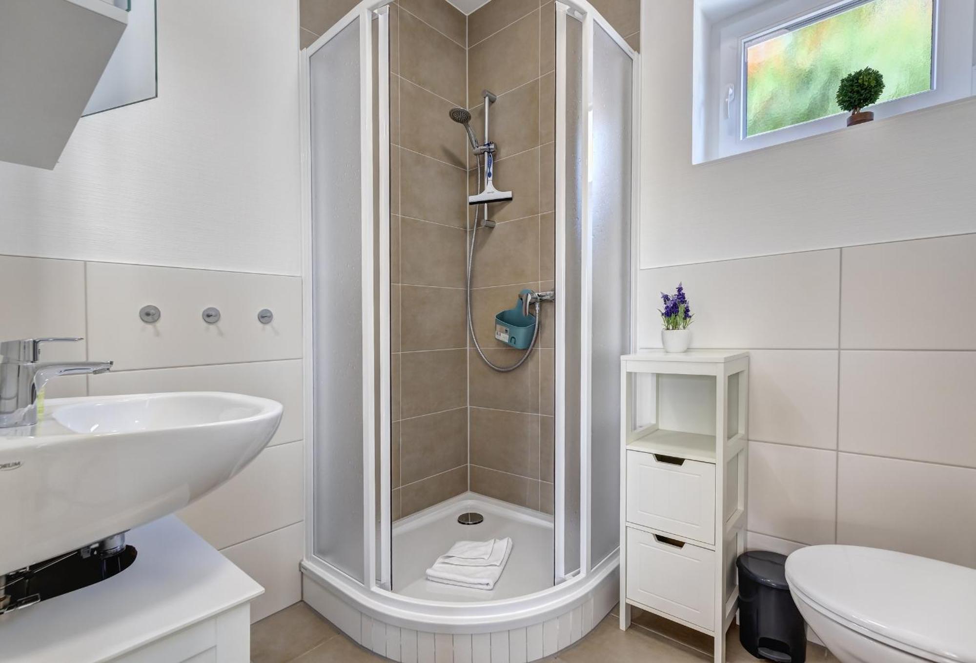 Haus Strandkoerv Mit Fass-Sauna Loddin Εξωτερικό φωτογραφία