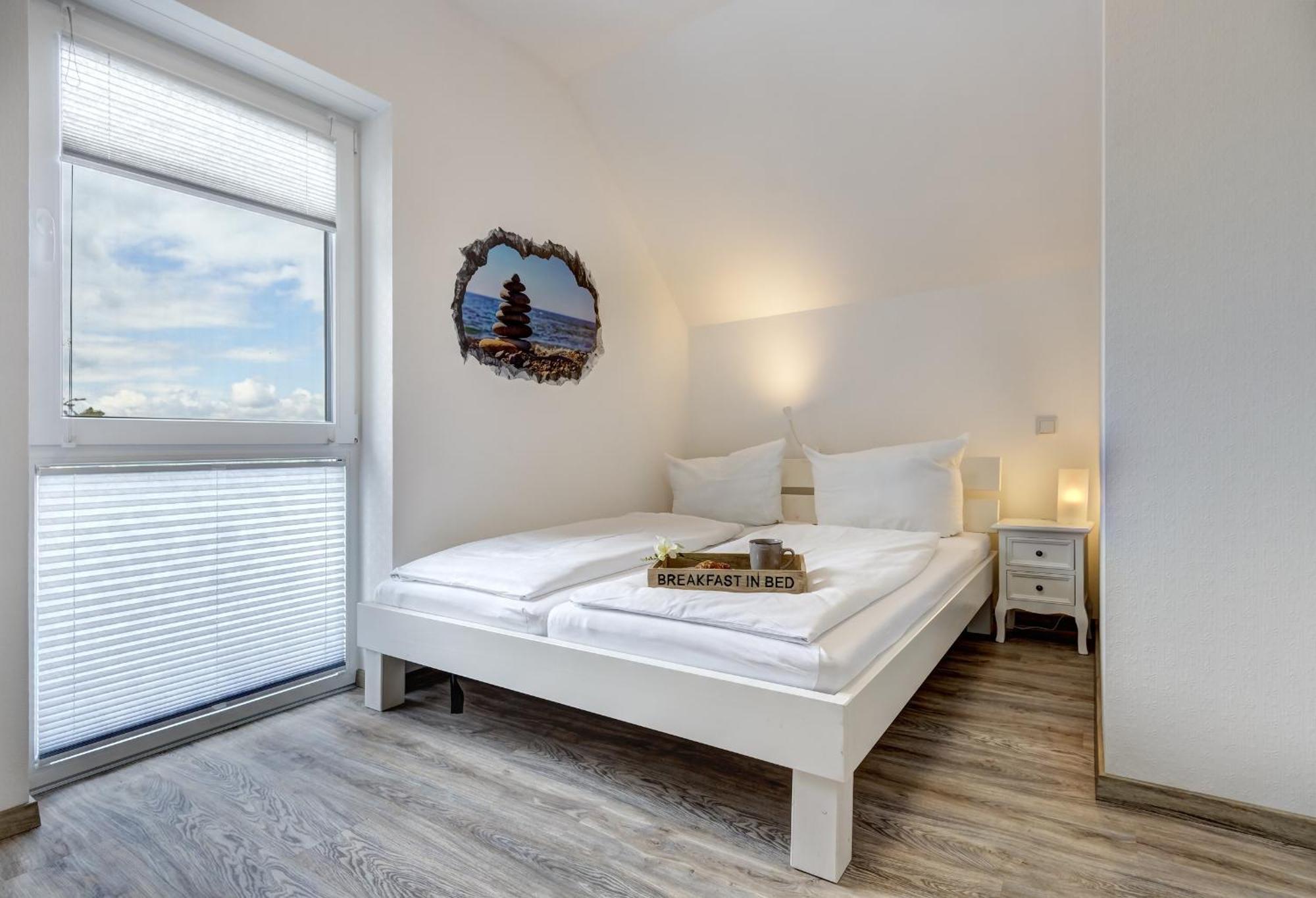 Haus Strandkoerv Mit Fass-Sauna Loddin Εξωτερικό φωτογραφία